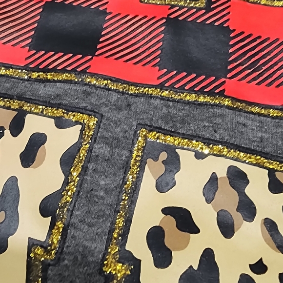 LOVE Tshirt With Classy Design - Picture 6 of 6